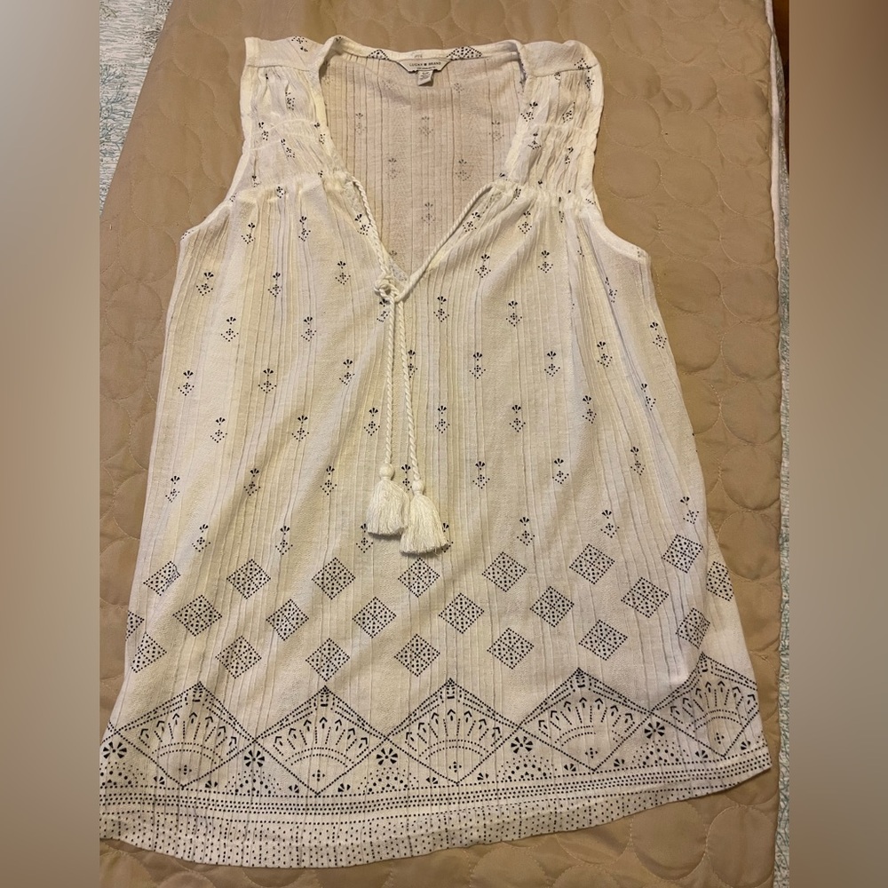 Top lucky brand light and comfy